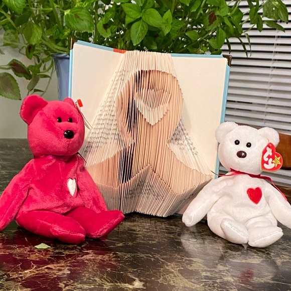 🎁New 𝑯𝒂𝒏𝒅𝒎𝒂𝒅𝒆 Survivor Ribbon, Book Art OOAK GIFT - Picture 4 of 7